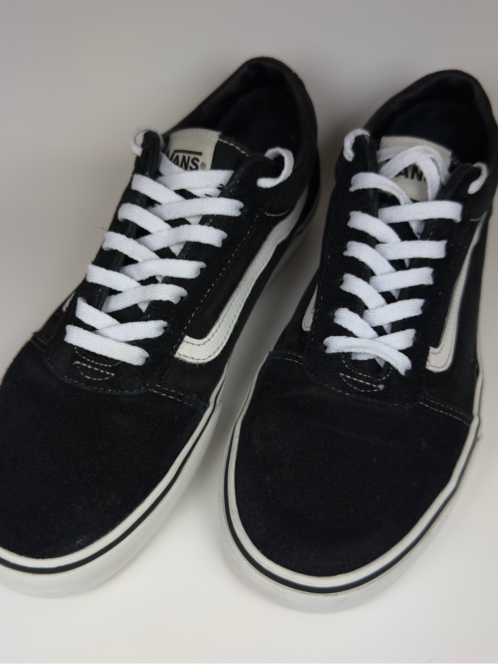 Vans Men’s Black with White Stripe Low-Top Sneakers US 11